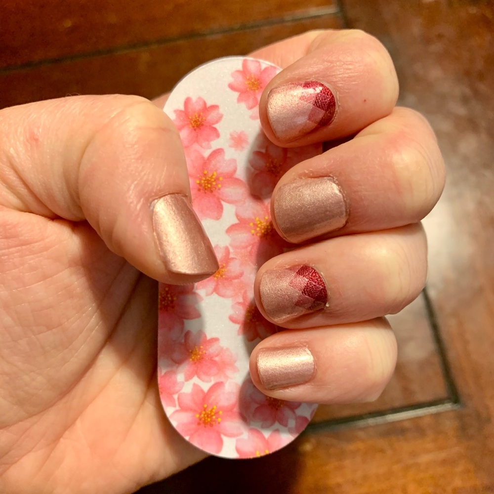 *Retired, HTF* Color Street: Silicon Valley | Pastel Pink Geometric Shimmer - Picture 1 of 9